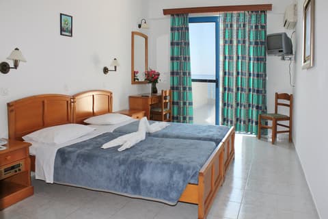 Kamari Plus Hotels, ROOM