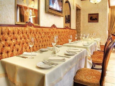 Podol Plaza, RESTAURANT