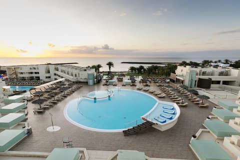 HD Beach Resort & Spa, HOTEL