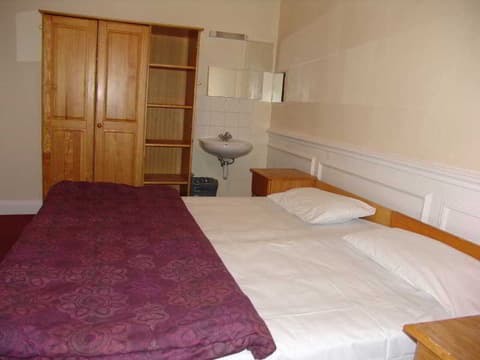 BARKSTON ROOMS EARLS COURT, 