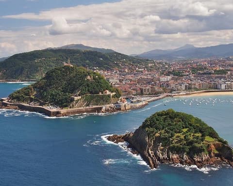 San Sebastián: Magia Navideña Frente al Mar
