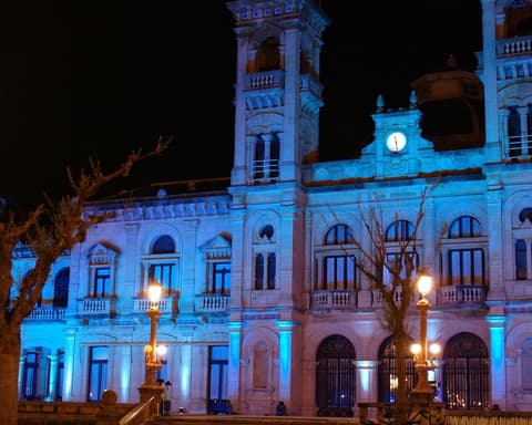 San Sebastián: Magia Navideña Frente al Mar