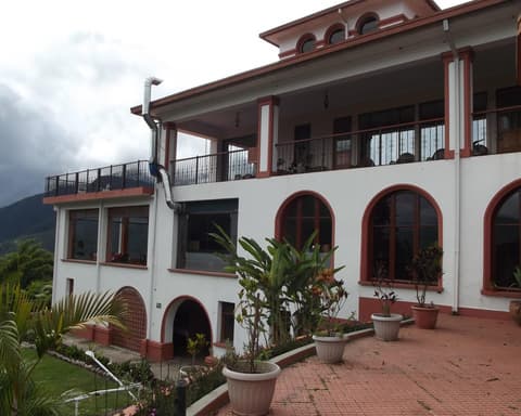 Feriado Semana Santa en Coroico, Paquete 2 días 1 noche