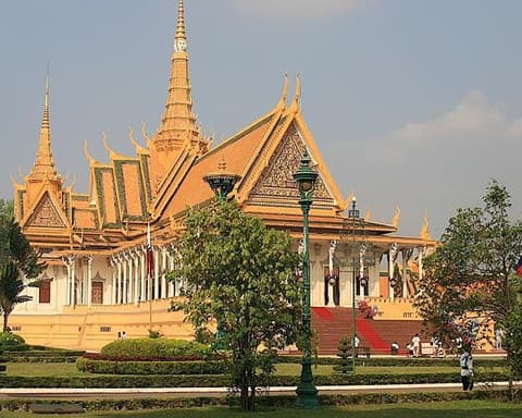 Private roundtrip "Cambodia Classic"