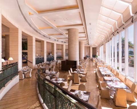 Harbour Plaza Metropolis, 