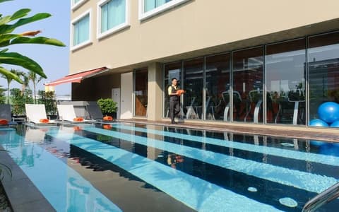 Novotel Bangkok Fenix Silom, PIS