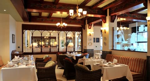 Polana Serena Hotel, Restaurant