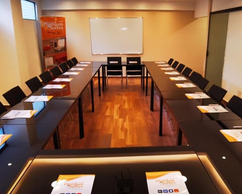 Premium Suites Aparthotel, 