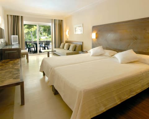 Beach Club Font de sa Cala, 