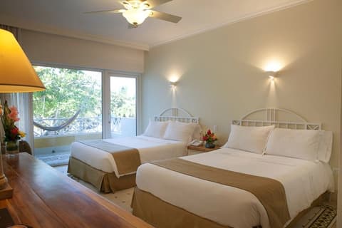 Las Americas Casa de Playa, GEN