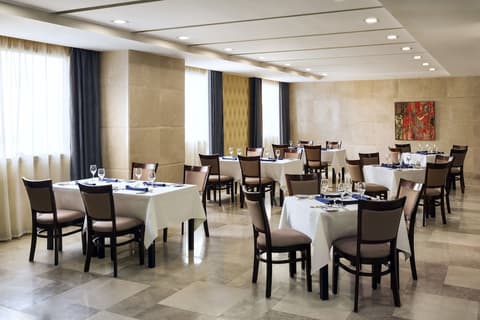 Al Kiswah Towers Hotel, Restaurant