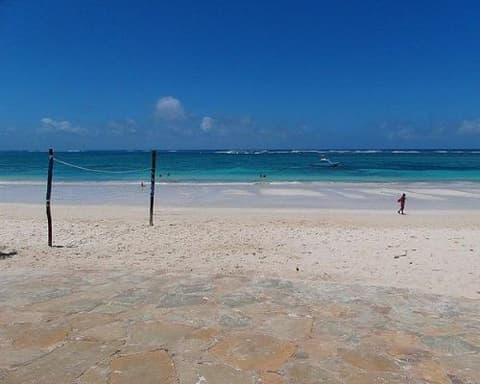 Jacaranda Indian Ocean Beach Resort & Safaris