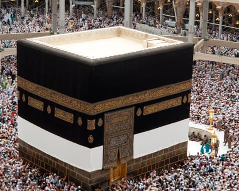 عمرة العطلة المدرسية 2025 – رحلة روحانية مميزة ابتداءً من 15.900 درهم