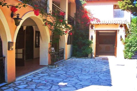 Annaliza Apartments, 