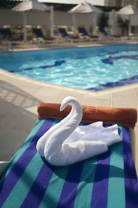 JUMEIRA ROTANA DUBAI, Pool