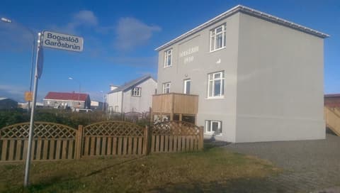 IG Höfn, Front of Property