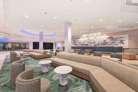 Hilton Anaheim, Lobby