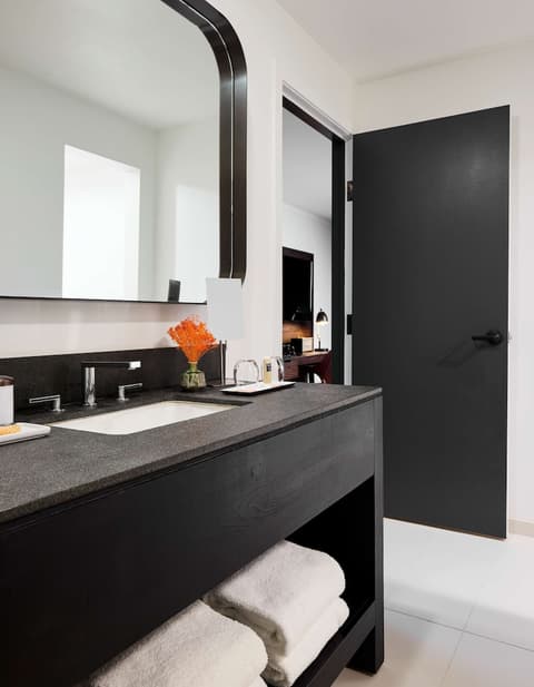 Hotel Kabuki, part of JdV by Hyatt, Bathroom