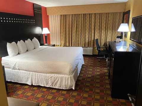 Ramada by Wyndham Rochelle Park Near Paramus, Room
