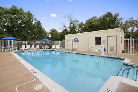 Days Inn by Wyndham WestEnd Alexandria,VA Washington DC Area, Pool