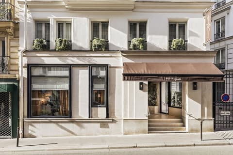 Hôtel Maison Pigalle, Front of property