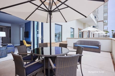 The Waterfront Beach Resort, A Hilton Hotel, Room