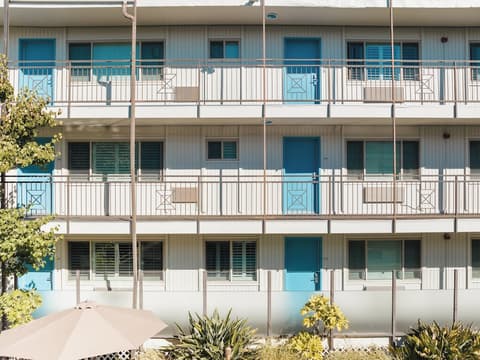 Marin Suites Hotel, Pool