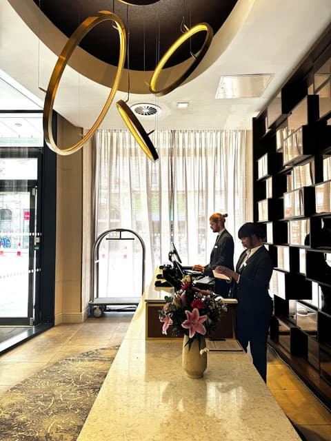 Hilton Edinburgh Carlton, Reception