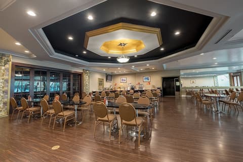Howard Johnson by Wyndham Fullerton/Anaheim Conference Cntr, Breakfast area