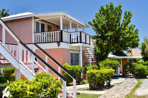 Catamaran Hotel Marina, Property grounds