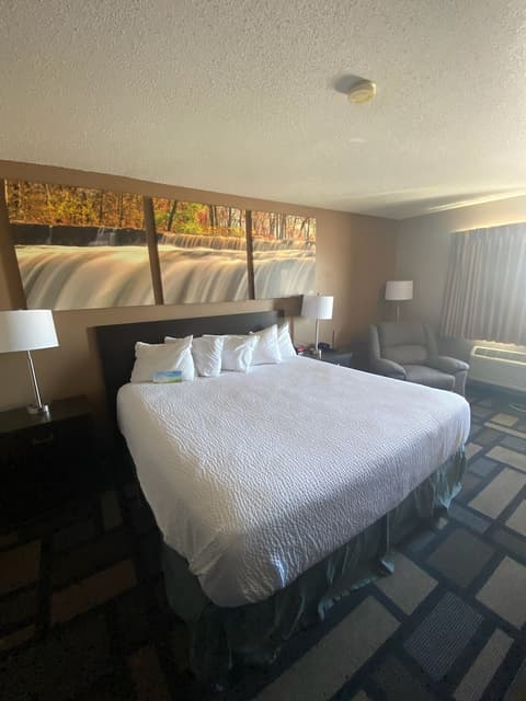 Days Inn by Wyndham Watertown, Room
