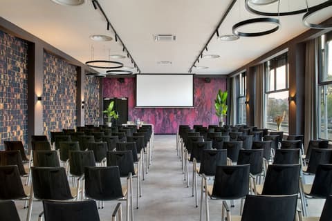 Apollo Hotel Amsterdam, a Tribute Portfolio Hotel, Theater show