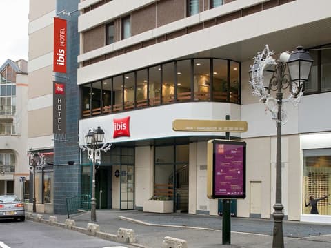 ibis Paris Pont De Suresnes, Exterior