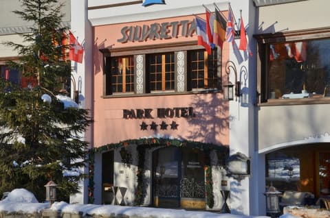 Silvretta Parkhotel, Front of property