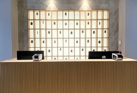 Lamaro Hotel, Reception