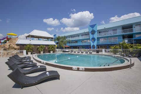 Ramada by Wyndham Hotel & Water Park, Outdoor pool