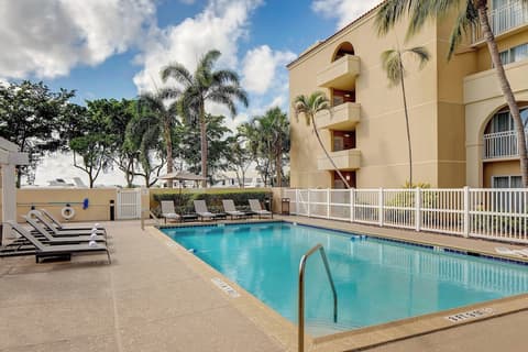 Courtyard by Marriott Fort Lauderdale North/Cypress Creek, Pool