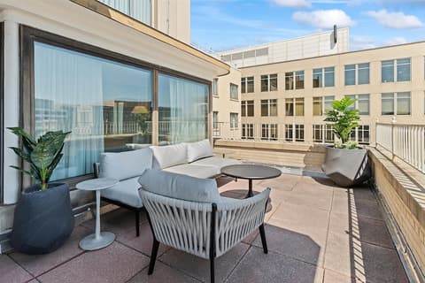 Capital Hilton, Living area