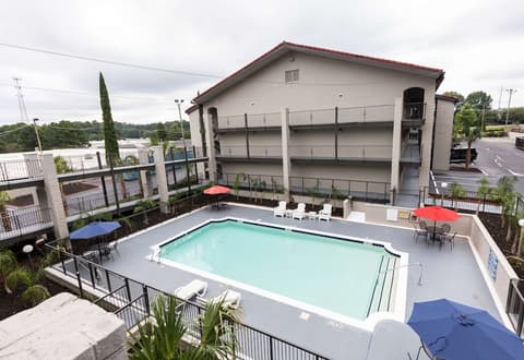 Bhagat Hotels Stone Mountain Atlanta BW Signature Collection, Outdoor pool