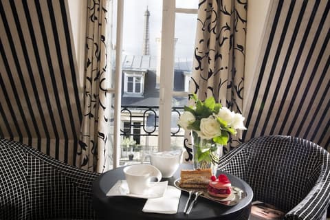 Hotel Ares Eiffel, In-room dining