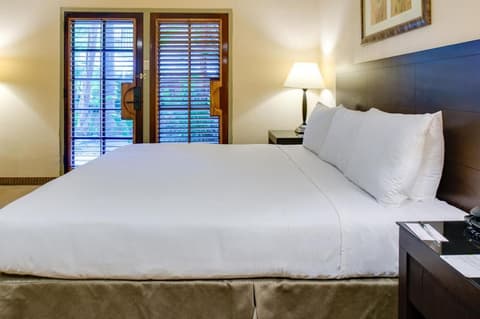 The Buena Park Grand Hotel & Suites, Room