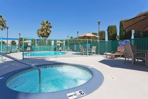 Holiday Inn Express Bakersfield by IHG, Pool