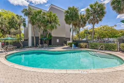 La Quinta Inn & Suites by Wyndham Miami Lakes, Pool