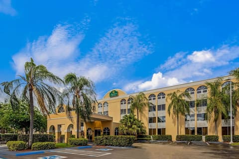 La Quinta Inn & Suites by Wyndham Miami Lakes, Exterior