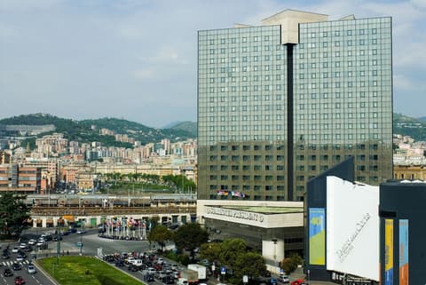 Starhotels President, Front of property