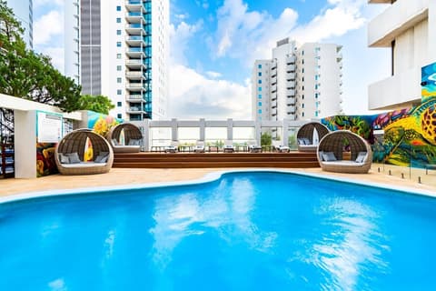 Pan Pacific Perth, Pool