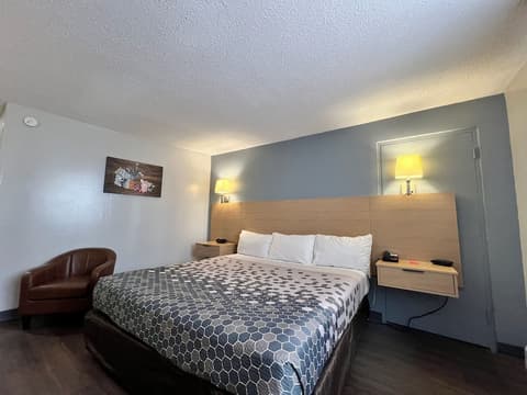 Econo Lodge Motel Village, Room