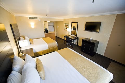 Hotel d’Lins Ontario Airport, Room