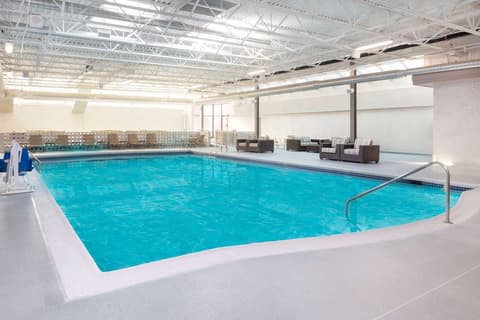 La Quinta Inn & Suites by Wyndham Clifton/Rutherford, Pool