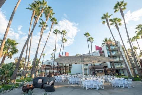 Hotel Maya, Exterior